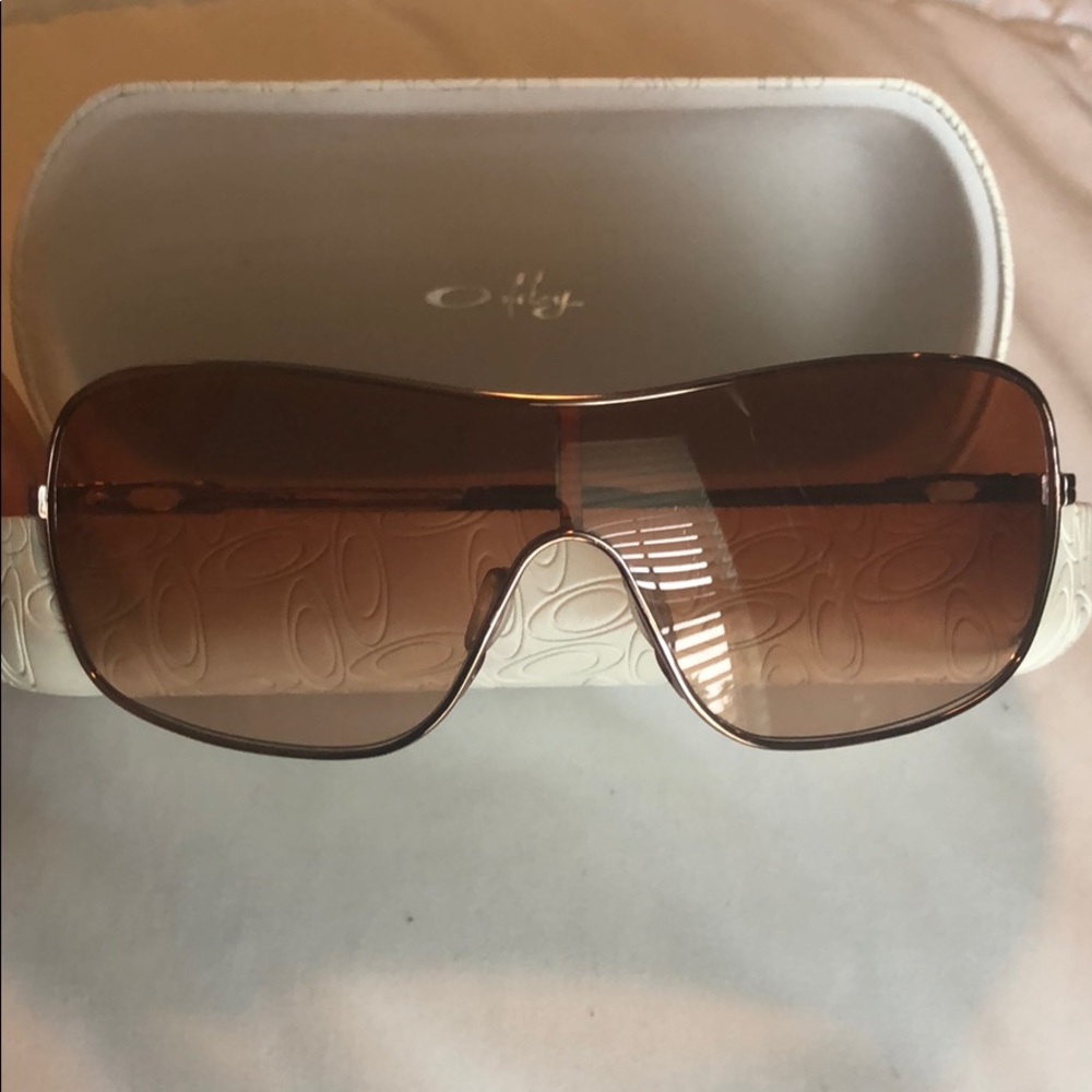 Women’s Oakley sunglasses